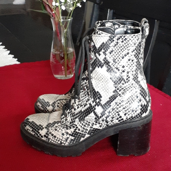 MARC FISHER BOOTIES - Picture 3 of 10